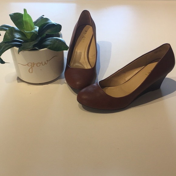Report Shoes - Report brown wedges, size 9.5